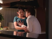 Esposa japonesa tiene sexo con el amigo de su hijo